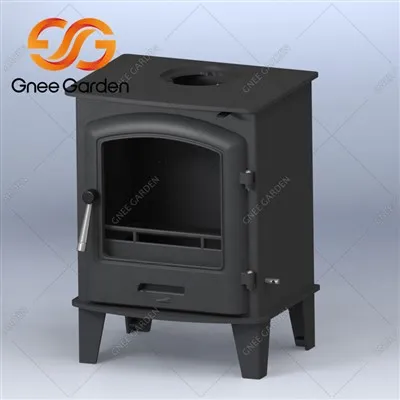 Liten gjutjärnskamin för utomhuscamping.